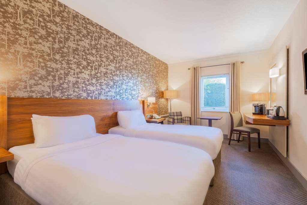 Clarion Cedar Court Wakefield Hotel Room photo